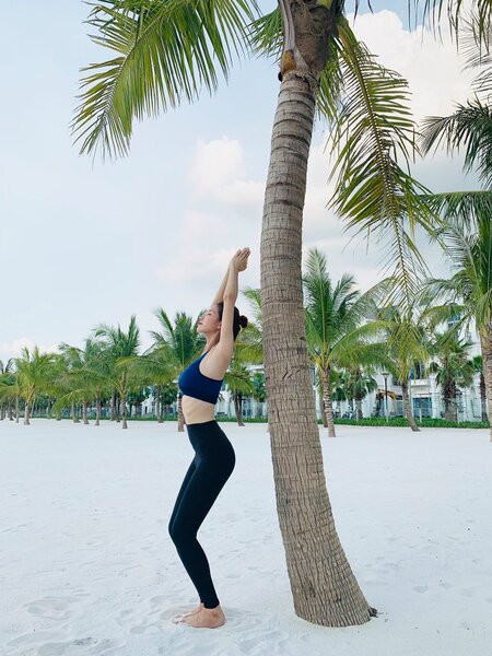 Phong cách trẻ trung, khoe triệt để đôi chân thẳng tắp là điểm nhấn giúp Ngọc Ánh ghi điểm trong mắt nhiều người.