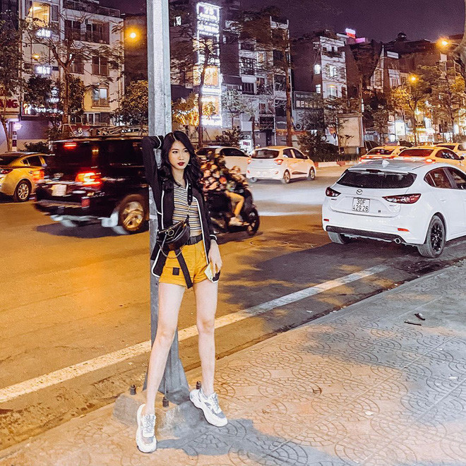 Hiện Ngọc Ánh là sinh viên ĐH Công đoàn (Hà Nội) đồng thời làm mẫu ảnh tự do.