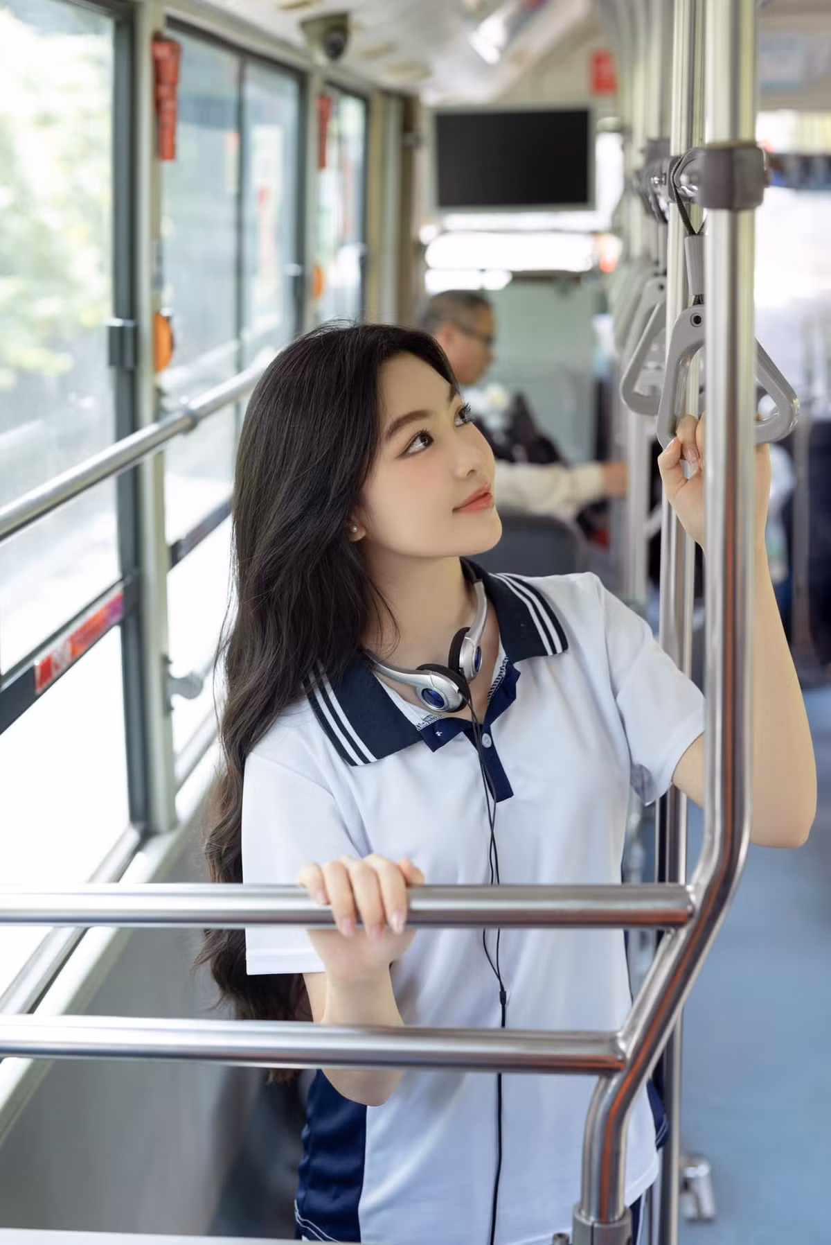 Nhìn qua loạt hình này, ai nấy lại càng dễ dàng hiểu ra lý do Lọ Lem liên tục được hối thúc đăng ký tham gia một cuộc thi nhan sắc.