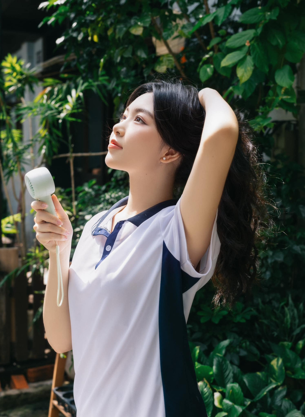 Dù thường xuyên phải trang điểm để thực hiện nhiều bộ ảnh khác nhau nhưng Lọ Lem vẫn giữ được một gương mặt mộc không quá nhiều khuyết điểm.