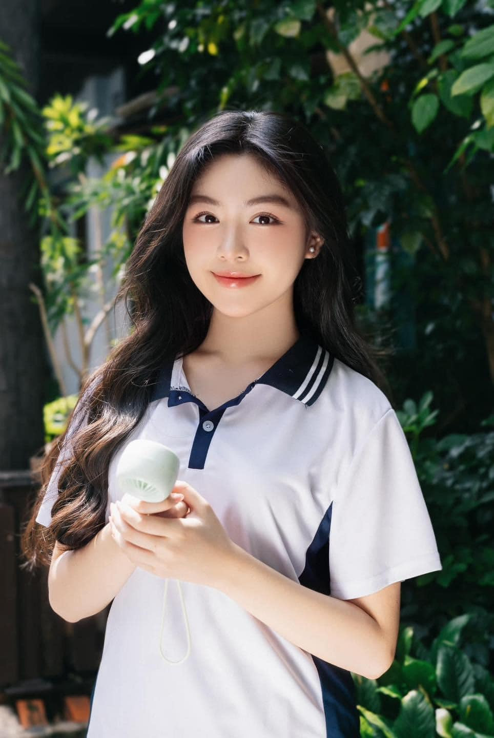 Lọ Lem nhanh chóng thu về gần 7 nghìn lượt yêu thích chỉ sau hơn 15 phút đăng tải. Con số này chứng minh sức ảnh hưởng không phải dạng vừa của cô bé.