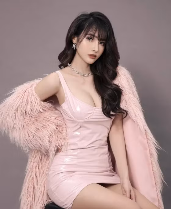 Jenny Yến còn từng gây "bão like" khi xuất hiện trên khán đài cổ vũ tuyển Việt Nam tại trận chung kết bóng đá nam Sea Games 30.