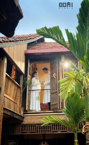 Hình ảnh về không gian lễ cưới ngày 11/11 của Đoàn Văn Hậu và Doãn Hải My tại sân vận động thôn Cổ Trai, xã Hồng Minh vẫn đang tiếp tục được cập nhật.