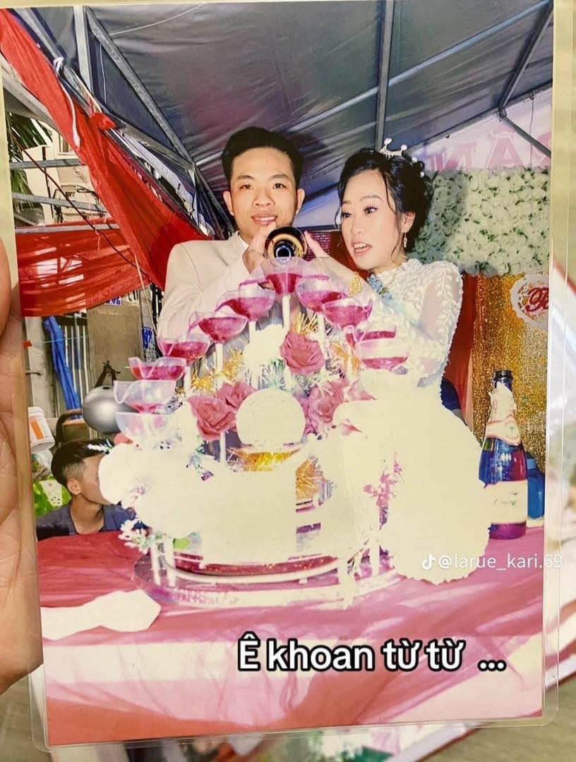 Với mỗi cặp đôi, đám cưới là một trong những dịp quan trọng nhất đời người. Việc chụp ảnh cưới như chiếc cầu nối dẫn lối bạn bước sang trang mới của cuộc đời.