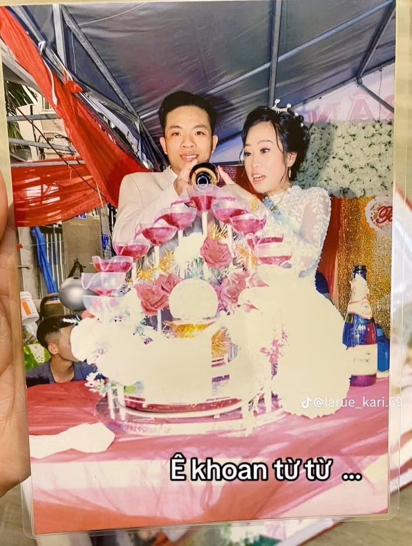 Với mỗi cặp đôi, đám cưới là một trong những dịp quan trọng nhất đời người. Việc chụp ảnh cưới như chiếc cầu nối dẫn lối bạn bước sang trang mới của cuộc đời.