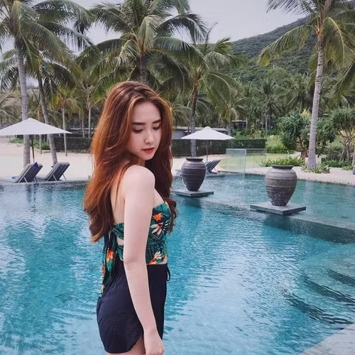 Ở những bức hình do chính chủ đăng tải, từ cô gái có ngoại hình khá mũm mĩm, Thanh Mèo của hiện tại đã trở nên quyến rũ, trưởng thành hơn.