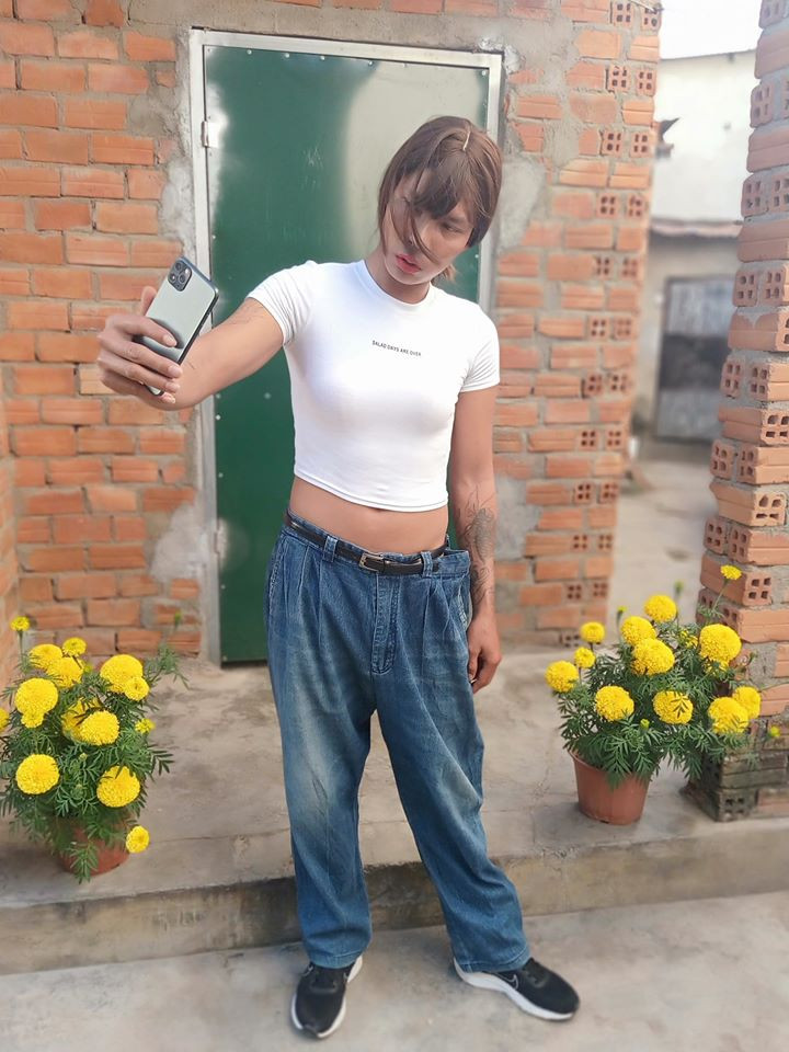 Đây cũng không phải là lần đầu tiên mà anh chàng Lộc Fuho vui tính sử dụng chiêu trò tương tự như vậy để tạo nên tiếng cười cũng như những giây phút vui vẻ cho fan của mình.