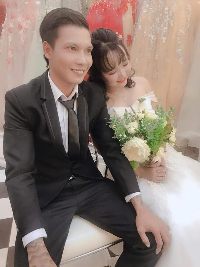 Nếu như những công việc hàng ngày của Lộc Fuho khá quen thuộc với phần đông người xem khi có thể bắt gặp ở bất cứ công trường nào thì cuộc sống của anh lại thu hút rất nhiều fan theo dõi bởi sự phong phú, đầy màu sắc mà ít ai nghĩ một người làm nghề phụ hồ có được.