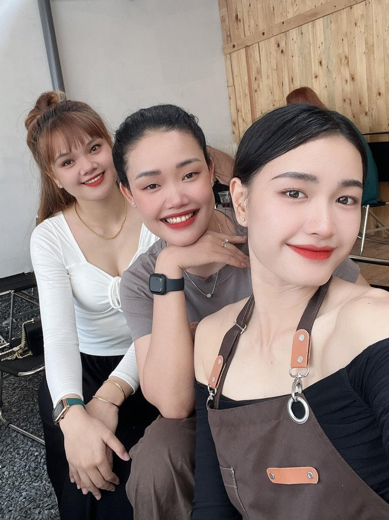 Thậm chí, nhiều người còn khuyên Kim Thanh nên thi đi thi Hoa hậu, vì nhan sắc xinh đẹp, gương mặt thiện cảm và một ngoại hình không thể nào chê.