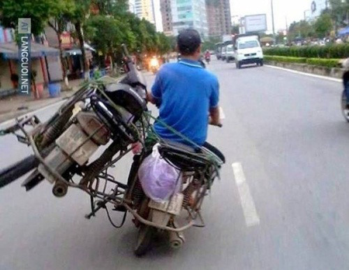 Những hình ảnh chở hàng cồng kềnh cho thấy tài nghệ của các shipper rất thượng thừa, khó ai có thể làm được.