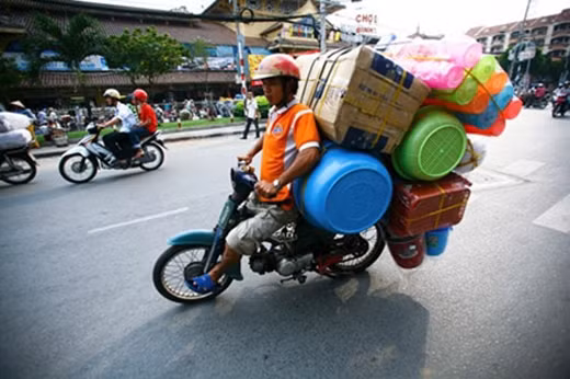 Ấy thế nhưng, nhìn cách đạp xe đi ship cỗ của cô thì ai cũng phải trầm trồ.