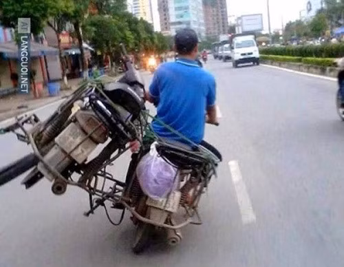 Những hình ảnh chở hàng cồng kềnh cho thấy tài nghệ của các shipper rất thượng thừa, khó ai có thể làm được.