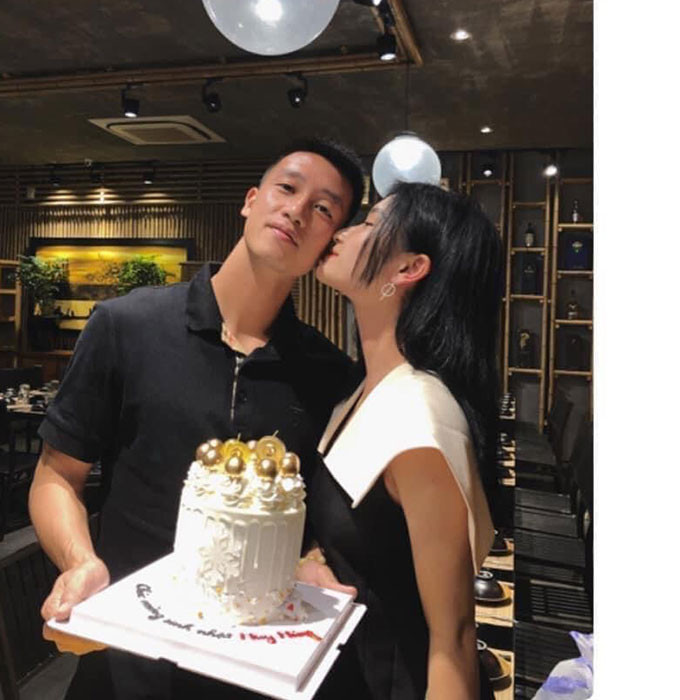 Dưới bài đăng, bạn bè, đồng nghiệp, các fan đều… ghen tị với độ “chiều vợ” của Huy Hùng.