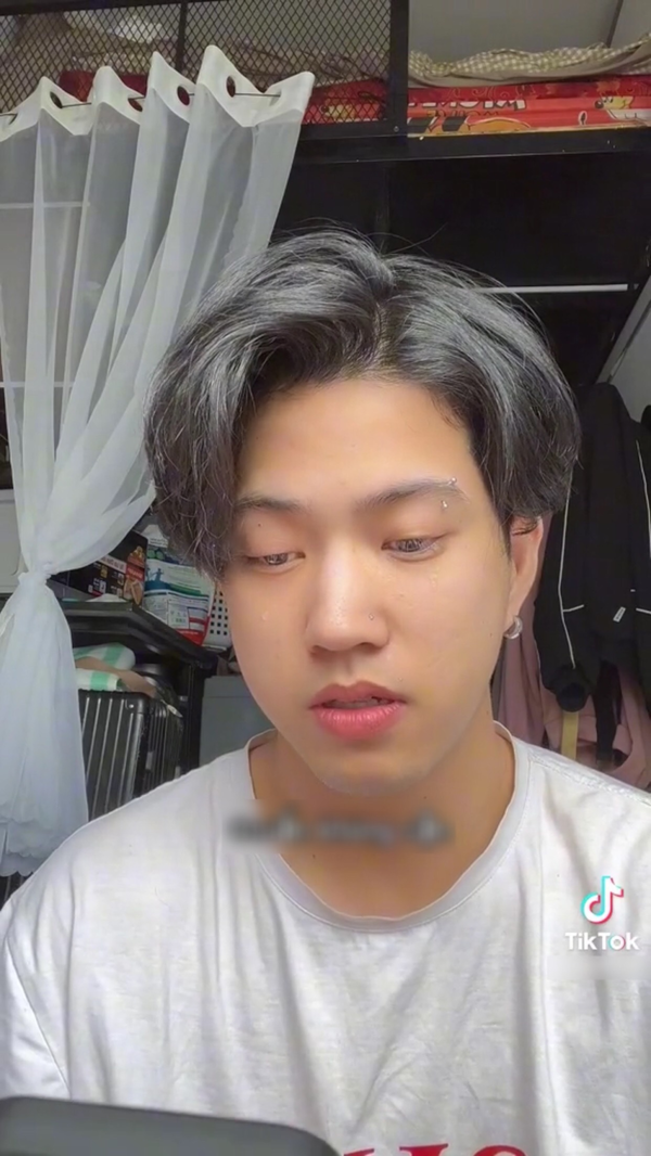 Thời gian gần đây, Nờ Ô Nô lập một tài khoản mới nhưng tiếp tục “bay màu”. Sau khi liên tục bị khóa tài khoản TikTok, Nờ Ô Nô đã đăng video khóc lóc xin tha thứ, hứa sẽ nỗ lực thay đổi.