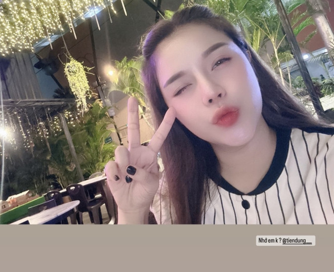 "Happy birthday honey. Chúc anh sang tuổi mới cái gì cũng có, quan trọng là mãi có em ở bên" , Khánh Linh nhắn đến chồng.