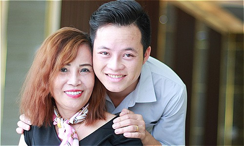 Dù chịu nhiều điều tiếng và lời gièm pha của một số người nhưng chị Thu Sao và anh Hoa Cương vẫn bỏ ngoài tai và vui vẻ với cuộc sống hiện tại.