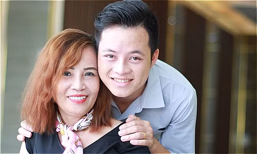 Dù chịu nhiều điều tiếng và lời gièm pha của một số người nhưng chị Thu Sao và anh Hoa Cương vẫn bỏ ngoài tai và vui vẻ với cuộc sống hiện tại.