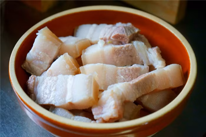 Thit lon luoc hay rang qua nham chan, nau theo cach nay moi la cuc pham-Hinh-3