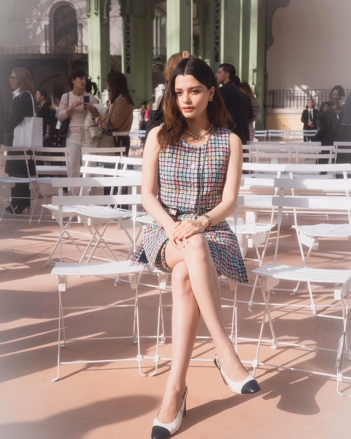 Không những thế, Becky Armstrong còn được đánh giá là một trong những gương mặt nghệ sĩ "đa-zi-năng" khi ghi dấu trong cả lĩnh vực ca hát, chương trình truyền hình.