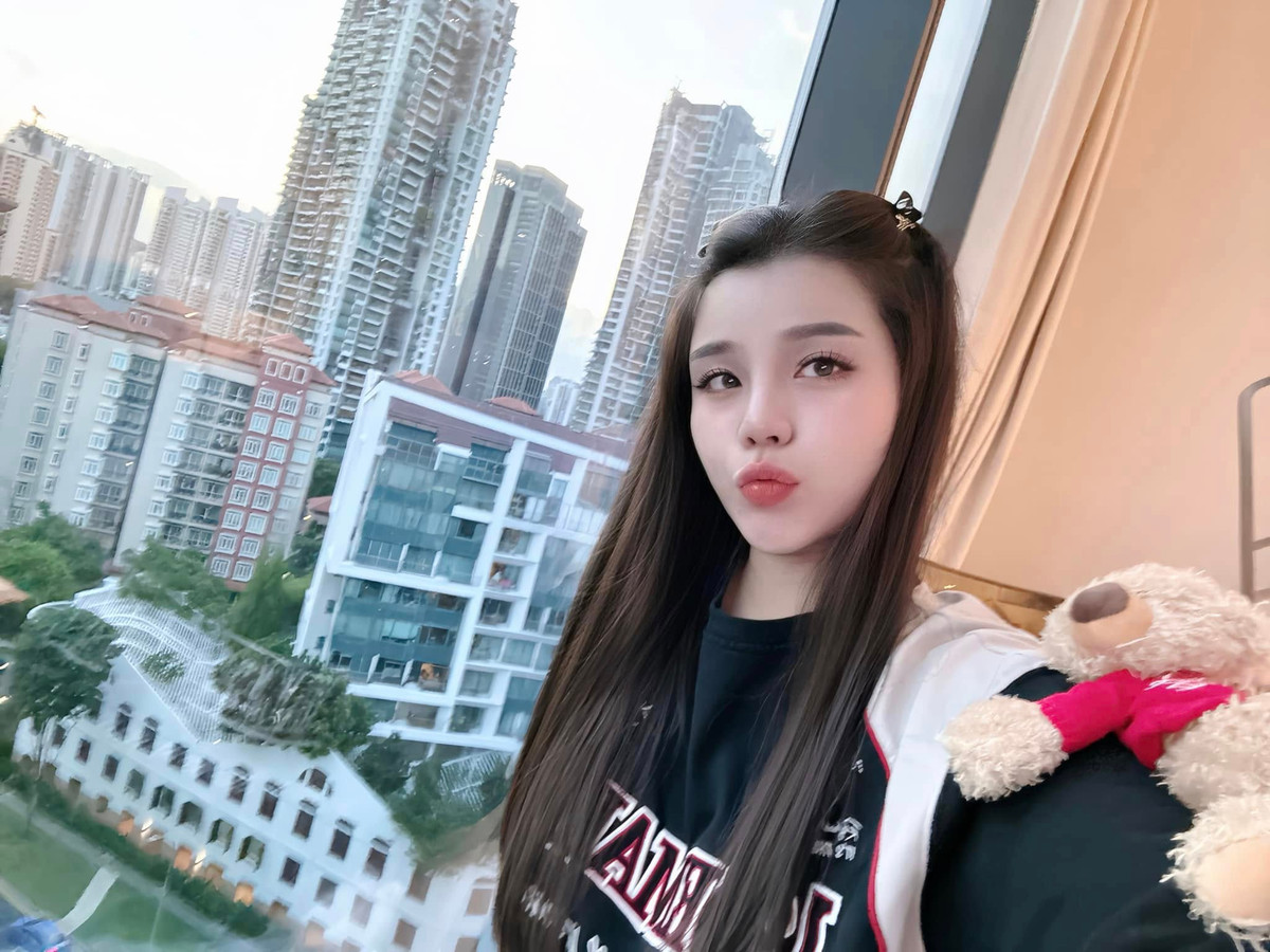 Trong giới cầu thủ Việt Nam, Bùi Tiến Dũng là cầu thủ chăm chỉ đăng tải ảnh vợ lên mạng xã hội nhất.