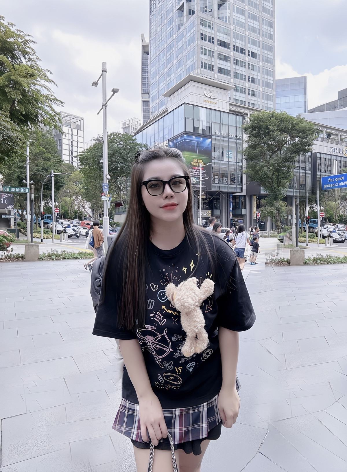 Khánh Linh cũng nổi tiếng là nàng WAG có gia thế "khủng" khi gia đình kinh doanh mảng khách sạn ở quê nhà.