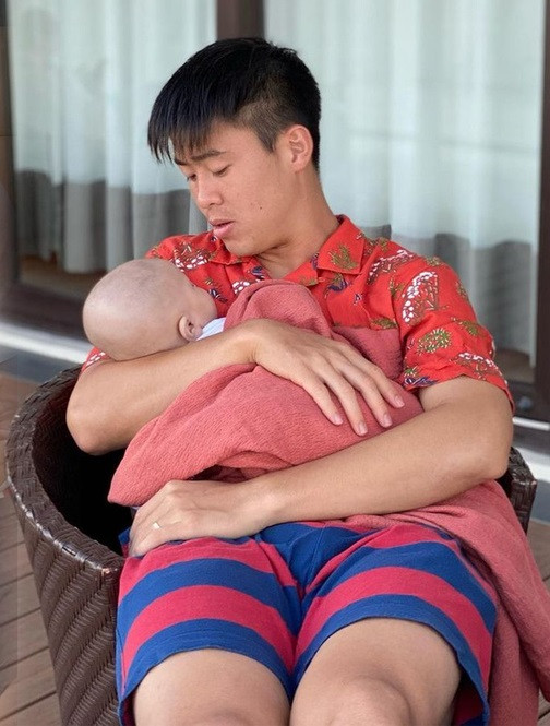 Chia sẻ về chuyện lấy vợ, Duy Mạnh từng cho biết: "Sự nghiệp cũng quan trọng, nhưng ai cũng phải cưới vợ. Đó là việc hệ trọng của cả đời người".