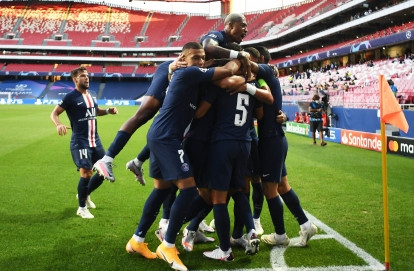 Một fan bình luận: "Tất cả quá đơn giản cho PSG. Họ cuối cùng cũng vào chung kết Champions League sau khi đầu tư hơn 1 tỷ USD chiêu mộ cầu thủ trong gần một thập kỷ qua".