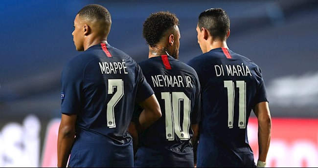 Còn một cổ động viên khác viết: "Mbappe còn cách 90 phút để hoàn thành sự nghiệp bóng đá trước khi bước sang tuổi 22".