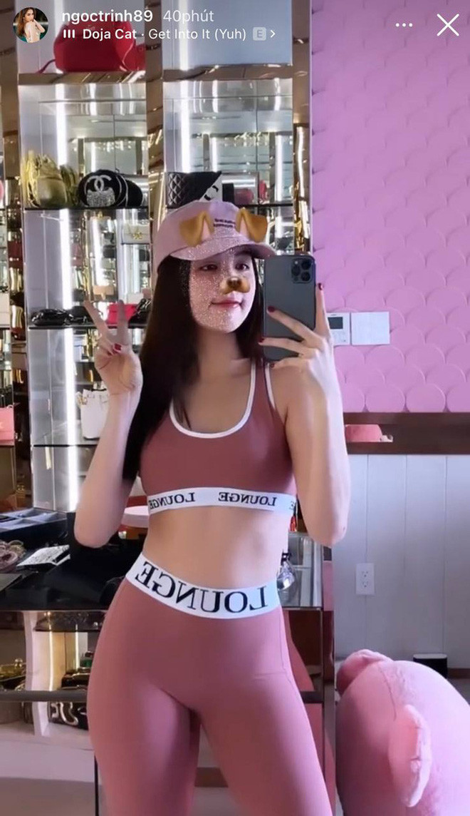 Đại ý của rich kid này nói là sẽ mua cho Ngọc Trinh cái gương mới hàng Au việc gì phải mua cái gương "pha ke" nhưng phía dưới lại có màn trả treo.