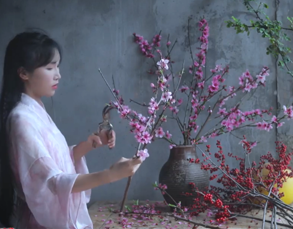 Kể từ thời điểm đó, Lý Tử Thất chưa từng đăng tải bất kỳ video nào khác. Tuy nhiên, mới đây, theo ước tính từ nền tảng video, kênh Youtube Lý Tử Thất dù không tiếp tục sản xuất nội dung mới nhưng mỗi tháng vẫn bỏ túi tới 785.320 tệ (khoảng 2,678 tỷ đồng).