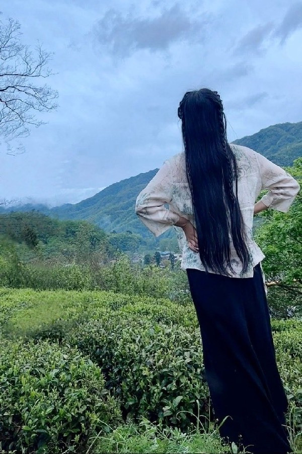 Tuy nhiên, ở thời điểm hiện tại, Lý Tử Thất vẫn chưa có bất kỳ động tĩnh gì. Trang cá nhân của cô cũng không cập nhật bất kỳ thông tin hay hình ảnh nào.