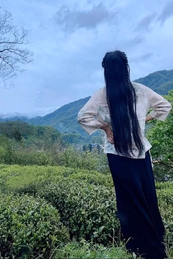 Tuy nhiên, ở thời điểm hiện tại, Lý Tử Thất vẫn chưa có bất kỳ động tĩnh gì. Trang cá nhân của cô cũng không cập nhật bất kỳ thông tin hay hình ảnh nào.