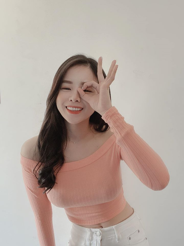 Mie là bạn gái của Hồng Thanh, được nhiều khán giả biết đến với vị trí quán quân của Cười Xuyên Việt 2017.