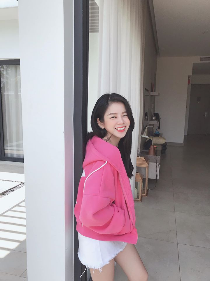 Mie gây ấn tượng với gương mặt xinh xắn cùng một thân hình thon thả và quyến rũ giúp cô nàng đến với sự thành công của nghề DJ đồng thời được rất nhiều bạn trẻ yêu thích hơn.