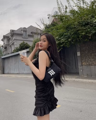 Thanh Tâm (tên đầy đủ: Trần Thanh Tâm) đến từ Gia Lai. Hot girl gen Z nổi tiếng từ loạt clip "thả thính" và đặc biệt gắn liền với biệt danh "trứng rán". Đi cùng với sự nổi tiếng cũng là loạt thị phi khi Thanh Tâm có nhiều phát ngôn gây tranh cãi.