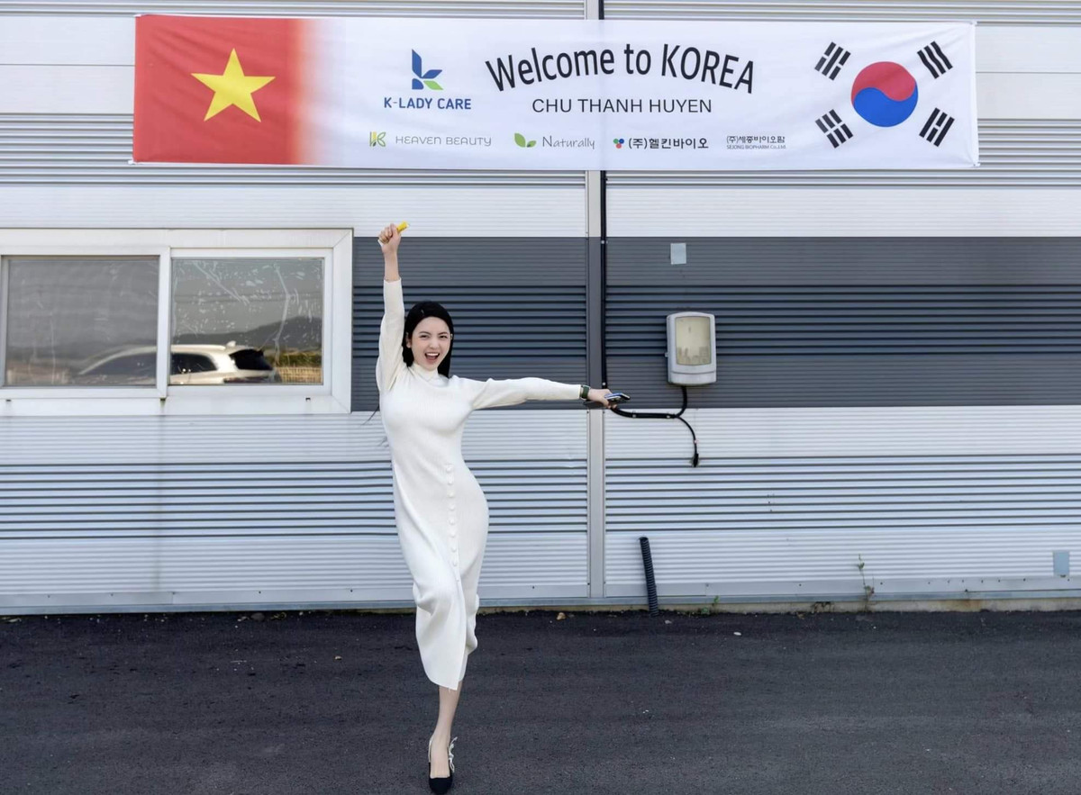 Bên cạnh đó, không thể phủ nhận việc hẹn hò với Quang Hải giúp Chu Thanh Huyền được nhiều người biết đến hơn và kinh doanh tốt hơn.