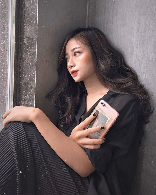 Dù mới sinh con được hai tháng nhưng vóc dáng của cô giáo hot girl - Nhật Linh đã nhận được nhiều lời khen ngợi của cộng đồng mạng.