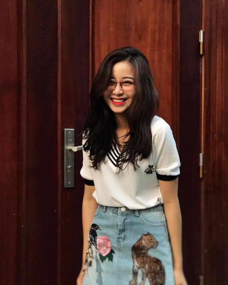 Mặc dù lấy chồng và sinh con, Nhật Linh vẫn được rất nhiều fan nam giới tán tỉnh. Cách đây chưa lâu, cô giáo xinh đẹp này khoe đoạn tin nhắn được một bạn trai làm quen.