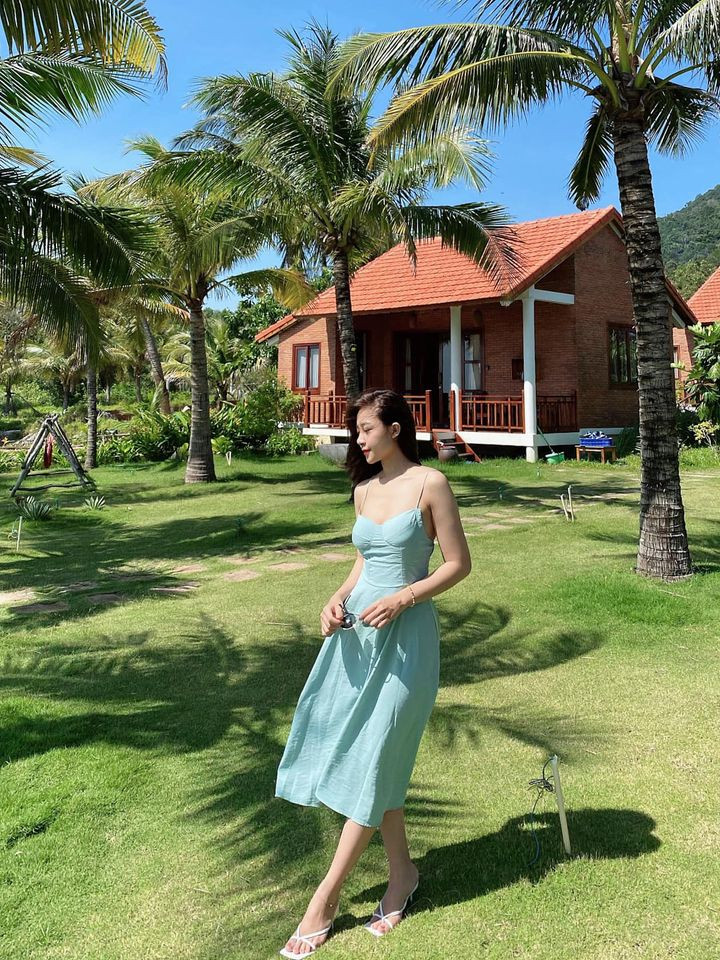 Bên cạnh đó, Nhật Linh cũng nhận về không ít sự nhắc nhở của dân mạng khi cho biết cô nàng giờ là người nổi tiếng nên việc ăn mặc cần phải chú ý.