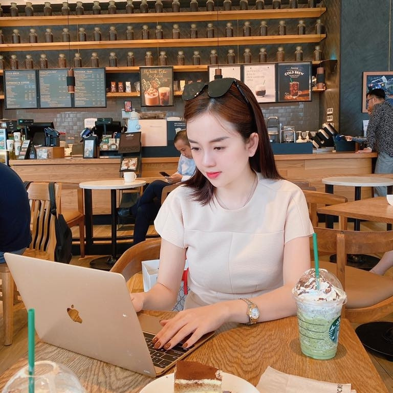 Nói về vấn đề này, bạn trai cũ của Ly Kute cũng từng chia sẻ với báo chí: "Quân nghĩ con người ai cũng trải qua sai lầm hay lỗi mà mình gây ra. Quan trọng là sửa lại sai lầm để tốt hơn. Mình vẫn chưa được gặp con, mình nghĩ mẹ của em bé (Ly Kute) chưa sẵn sàng."