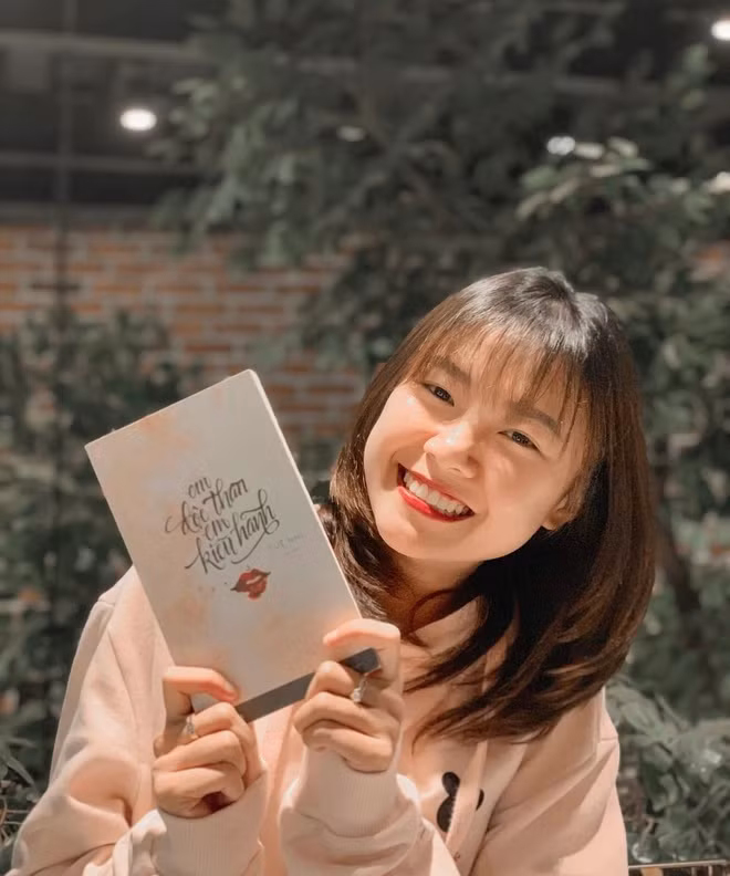 Bên cạnh thi đấu chuyên nghiệp, Thảo Anh còn chăm chỉ kinh doanh online để kiếm thêm thu nhập. Cũng vì vậy, cô nàng thường đăng tải hình ảnh bản thân trong những bộ đồ thể thao năng động.