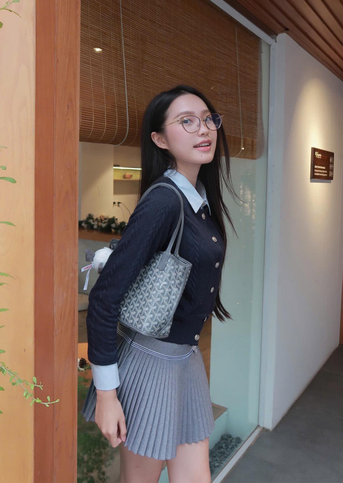 Bà xã Văn Hậu tâm sự cô luôn giữ tinh thần thoải mái, không áp lực phải lấy lại vóc dáng hay gặp nhiều khó khăn trong việc chăm sóc con nhỏ.