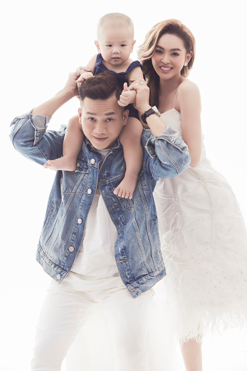 Trên trang cá nhân, Trang Nemo liên tục chia sẻ những hình ảnh hạnh phúc bên gia đình. Chồng cô cũng thường xuyên nhắc đến vợ trên các nền tảng mạng xã hội.