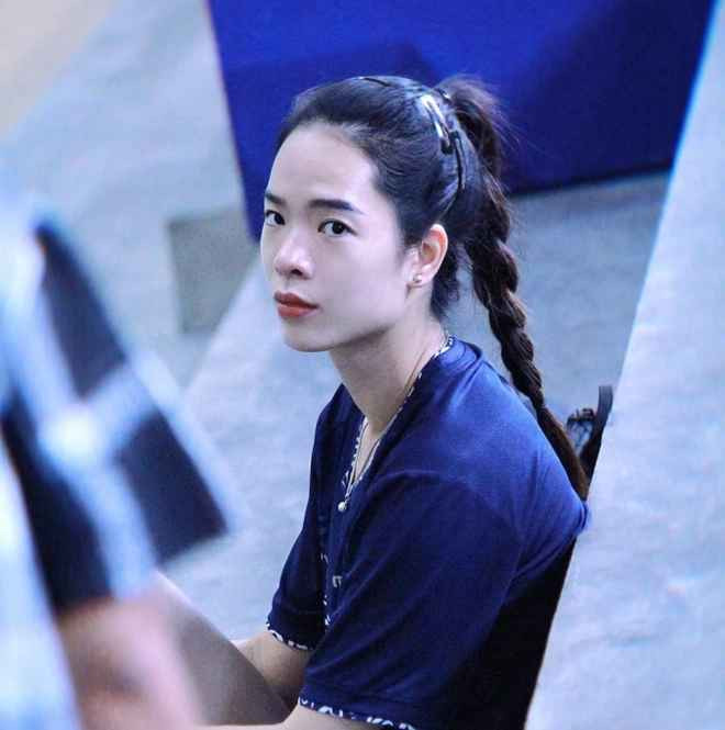 Lê Thanh Thúy sinh năm 1995 hiện đang thi đấu cho câu lạc bộ Ninh Bình LVPB. Cô nàng để lại dấu ấn với những pha đánh bóng nhanh, bỏ nhỏ và chắn bóng hiệu quả