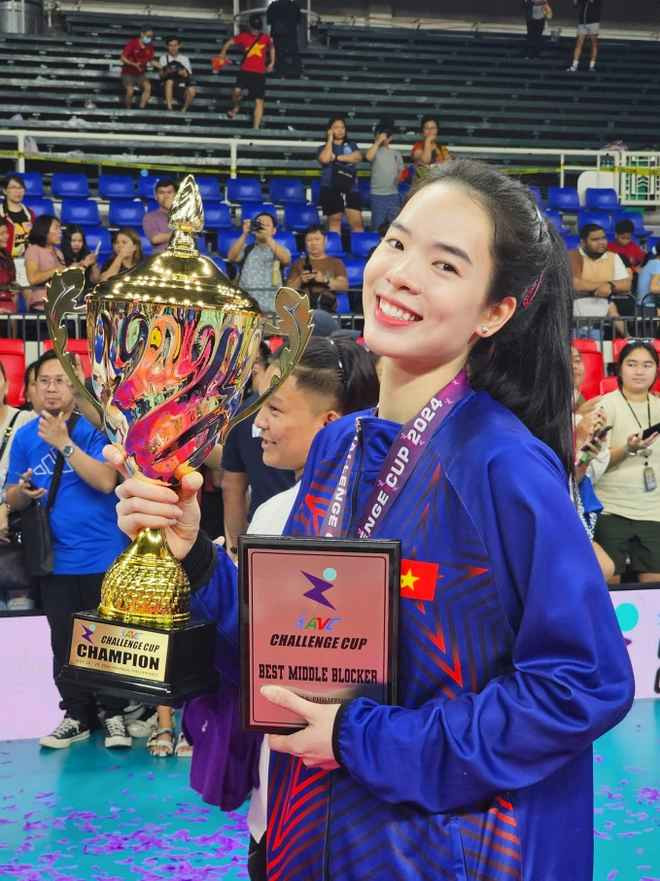 Lê Thanh Thúy được trao giải Phụ công xuất sắc nhất tại giải châu Á - AVC Challenge Cup 2024