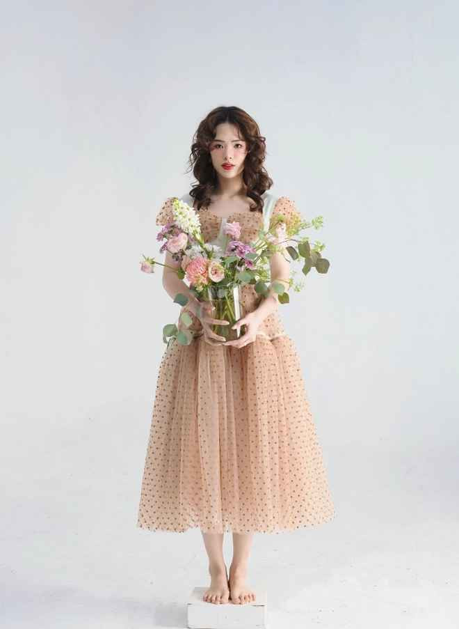 Bên ngoài sân thi đấu, Thanh Thuý là một cô gái thích phong cách công chúa, tiểu thư