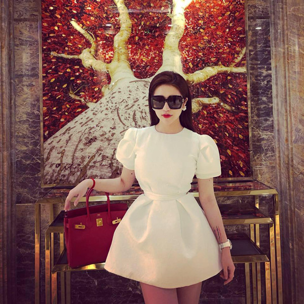 Tuy nhiên sau đó, Vân Navy có tham gia một vài bộ phim khác nhưng không để lại ấn tượng. Vậy nên, gái xinh một thời này rút lui khỏi showbiz, tập trung kinh doanh thời trang.