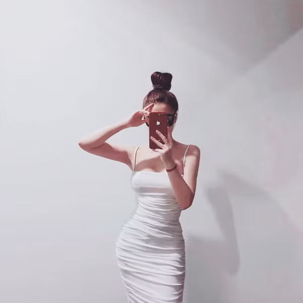 Không hoạt động trong lĩnh vực giải trí nhưng kinh doanh thời trang nên khán giả vẫn gặp được Vân Navy.