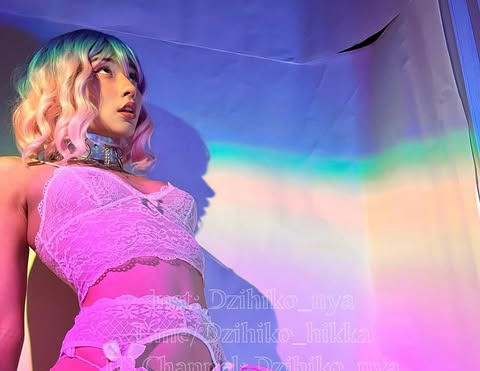 Cho ai chưa biết, Nya vốn xuất thân từ Nga nhưng gương mặt, cách make up và cả nickname của cô lại đậm nét châu Á. Tuy nhiên, dù tích cực làm các content có nội dung nhạy cảm, nhưng cho đến hiện tại thì Nya cũng không thực sự quá nổi tiếng.