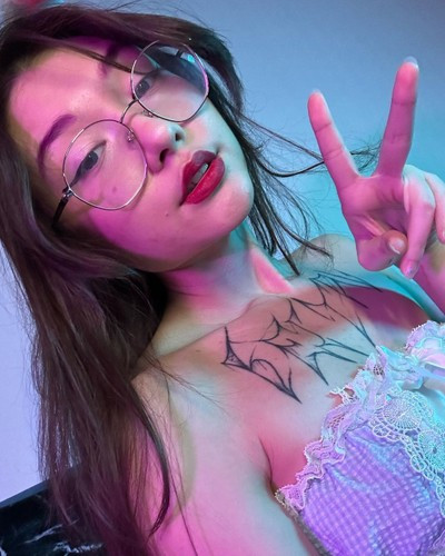 Hiện tại, dù vẫn gây tranh cãi như trước, nhưng nữ streamer vẫn tiếp tục phát triển nội dung chủ yếu xoay quanh các chủ đề 18+. Điều này cho thấy cô vẫn giữ vững lựa chọn của mình trong việc phát triển sự nghiệp và cá tính riêng.